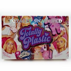 BH Cosmetics Iggy Azalea Totally Snatched Contour Palette Highlighter Blush Gift